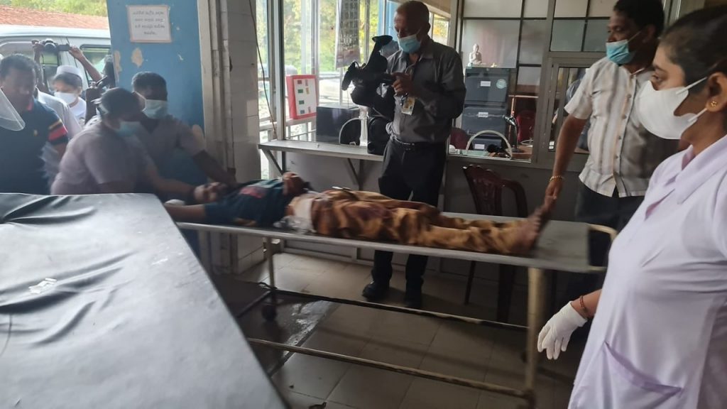 රඹුක්කන පොලිසිය උද්ඝෝෂකයින්ට වෙඩි තබා එක් අයෙක් මරුට , දෝලාහකගේ තත්වය බරපතළයි .