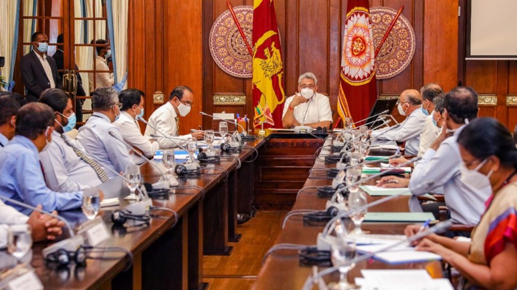 ලංකා රුපියලේ අගය දැන් පාලනය කරන්නේ විදේශ විනිමය කළුකඩයයි.කළු කඩ ආරක්ෂකයෙක් 