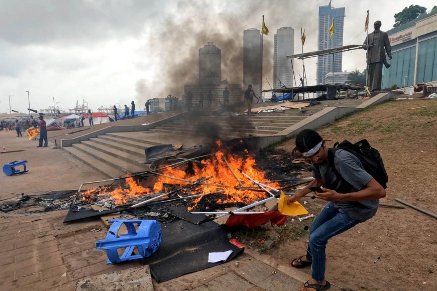 ගෝඨා ගෝ ගමට ගහන්න සිරකාරයොත් ගෙනැල්ලා