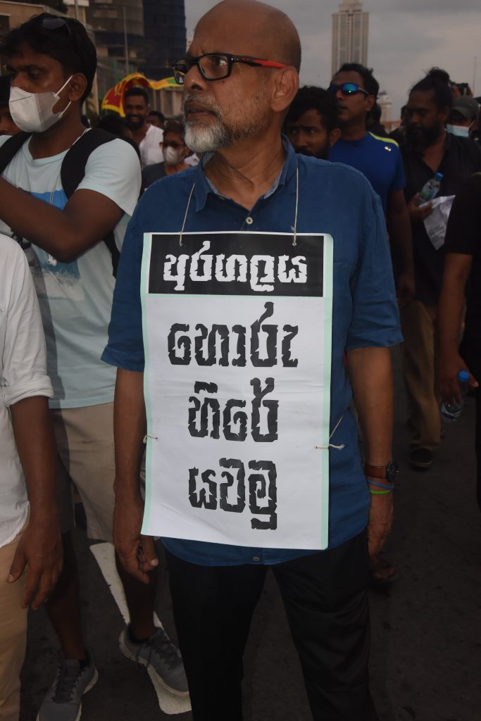 කලාකරූවෝ ගාලුමෝදර සටන් බිම හැඩ කරති