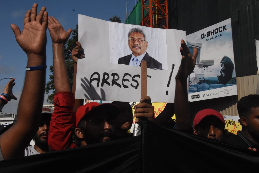 ගෝඨා - රනිල් කුමන්ත්‍රණය පැරදවිමට කොළඹ ආ අන්තරයට කදුළු ගැස් සහා ජල ප්‍රහාර.