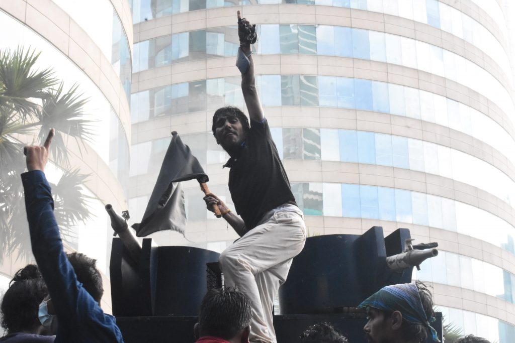 ගෝඨා - රනිල් කුමන්ත්‍රණය පැරදවිමට කොළඹ ආ අන්තරයට කදුළු ගැස් සහා ජල ප්‍රහාර.