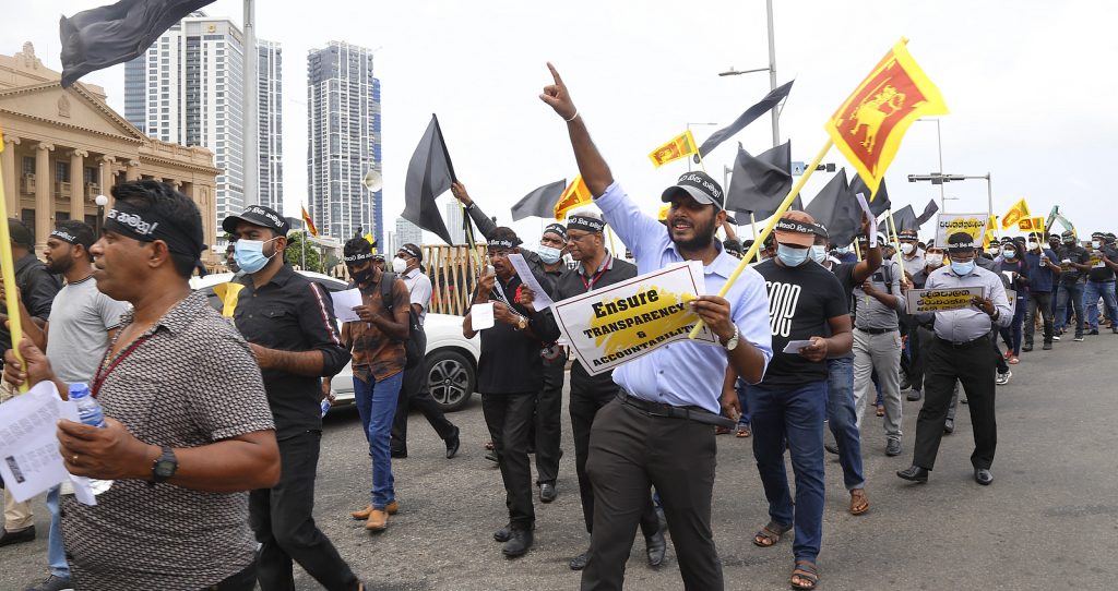 ජනමතයට හිස නවමු.