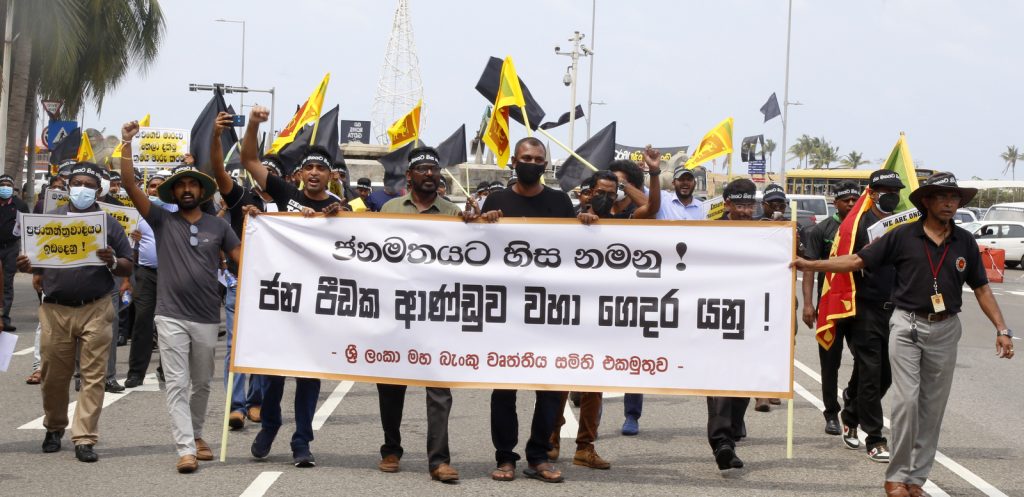 ජනමතයට හිස නවමු.