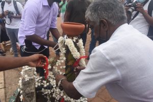 ගෝඨා ගෝ ගම දී සැමරු වෙල්ලමුල්ලිවයික්කාල සමරු උළලේ ජායාරූප පෙලක්.