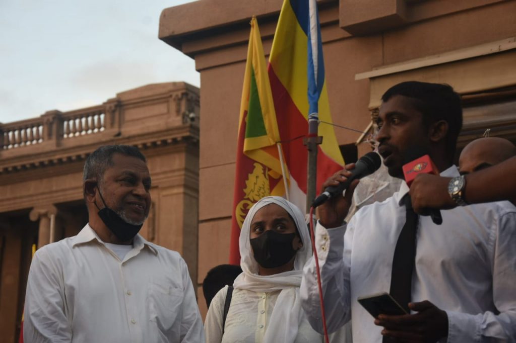 වසීම් තාඩුජින් සැමරුමේ ජායාරූප කිපයක්.