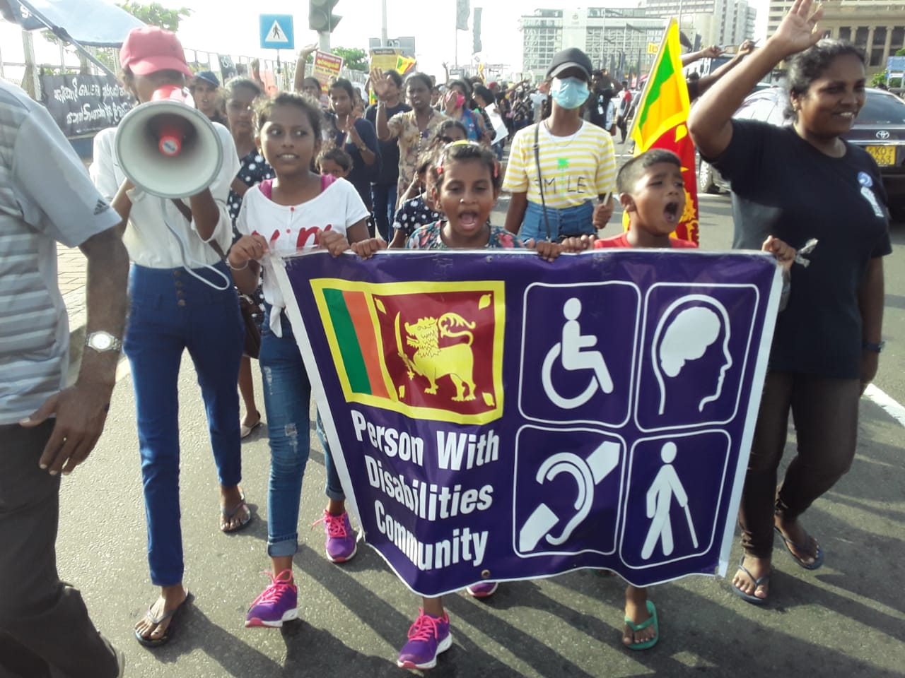 ලංකාවේ බිහිරි ප්‍රජාවත් ගෝඨාභයට ගෙදර යන්න කියති.