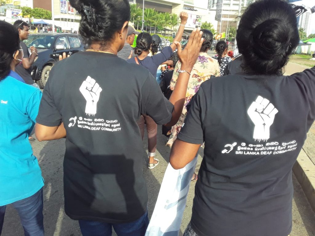 ලංකාවේ බිහිරි ප්‍රජාවත් ගෝඨාභයට ගෙදර යන්න කියති.