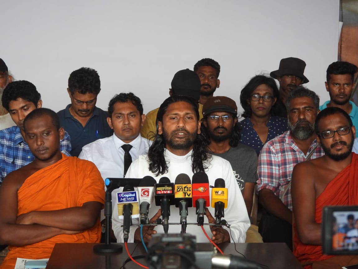 මහින්ද රාජපක්ෂ ගේ මැරයෝ ගෝඨා ගෝ ගමට පහාර දී ජුනි 09 වෙනිදාට මාසයයි.