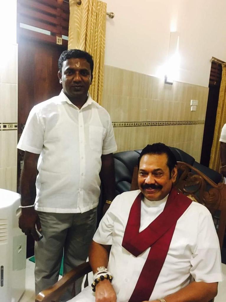 මැරයෝ අරගලකරුවගේ දේපළ ගිනිබත් කරති.