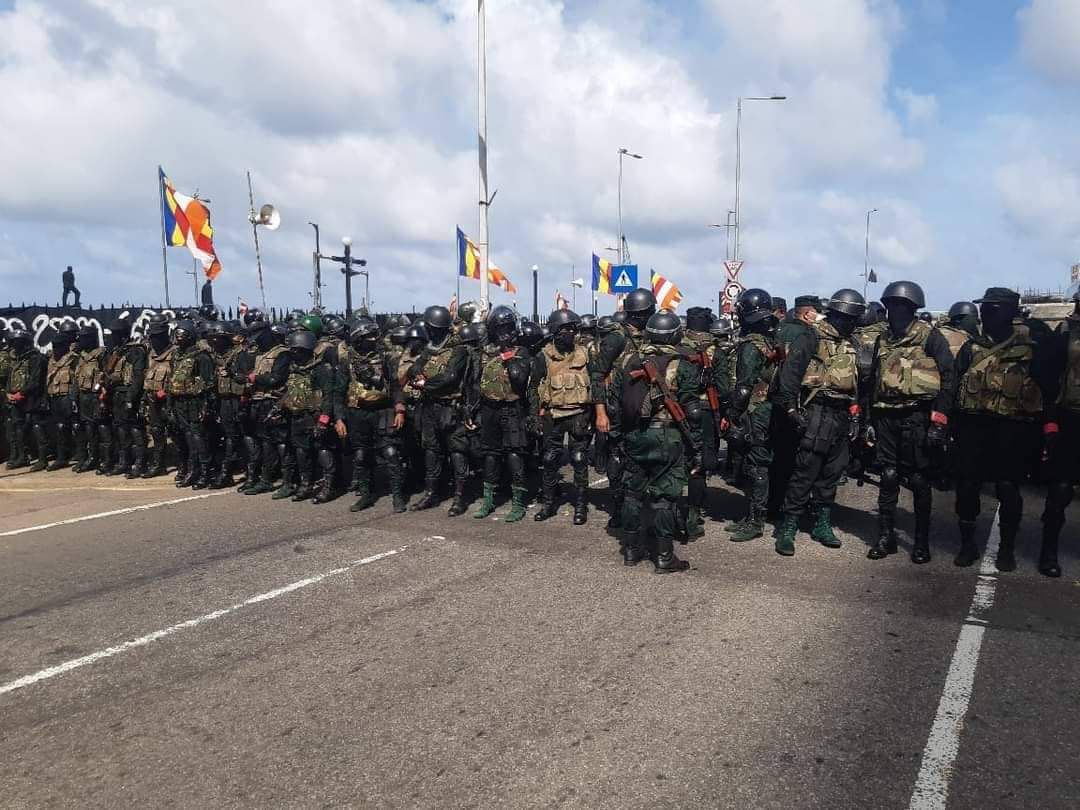ජනාධිපති ලේකම් කාර්යාලය අවහිර කළ 19 ක් අත්අඩංගුවට.