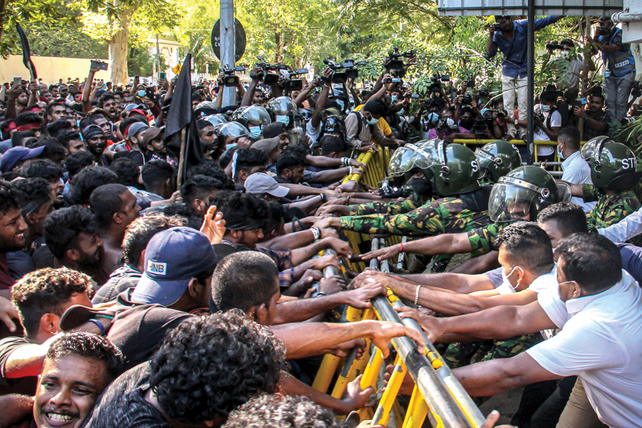 ධනපති ක්‍රමය පෙරළමු ! කම්කරු – පිඩිතයින් ගේ ක්‍රියාකාරී කමිටු ගොඩනඟමු !