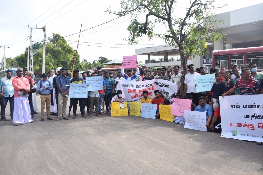 මන්නාරමේ වැලි කැනීම හා බලාගාර ඉදිකිරීමට එරෙහිව විරෝධතාවයක මන්නාරමේ වැලි කැනීම හා බලාගාර ඉදිකිරීමට එරෙහිව විරෝධතාවයක