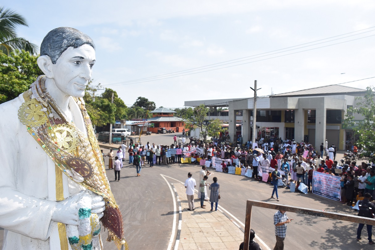 මන්නාරමේ වැලි කැනීම හා බලාගාර ඉදිකිරීමට එරෙහිව විරෝධතාවයක protest against sand mining and construction of power plants in Mannar