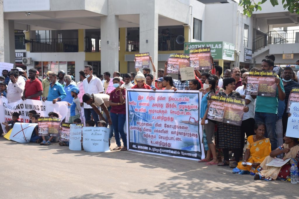 මන්නාරමේ වැලි කැනීම හා බලාගාර ඉදිකිරීමට එරෙහිව විරෝධතාවයක මන්නාරමේ වැලි කැනීම හා බලාගාර ඉදිකිරීමට එරෙහිව විරෝධතාවයක