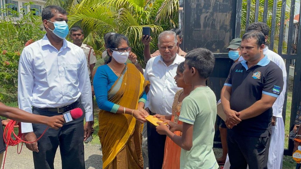 මන්නාරමේ වැලි කැනීම හා බලාගාර ඉදිකිරීමට එරෙහිව විරෝධතාවයක මන්නාරමේ වැලි කැනීම හා බලාගාර ඉදිකිරීමට එරෙහිව විරෝධතාවයක