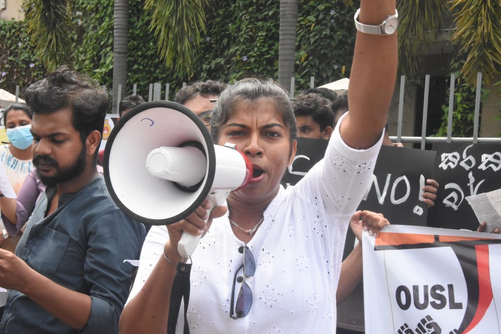 ත්රස්ත පනත අහෝසි කරන්නැයි ආචාර්යවරු සහ සිසුන් ඉල්ලති ත්රස්ත පනත අහෝසි කරන්නැයි ආචාර්යවරු සහ සිසුන් ඉල්ලති