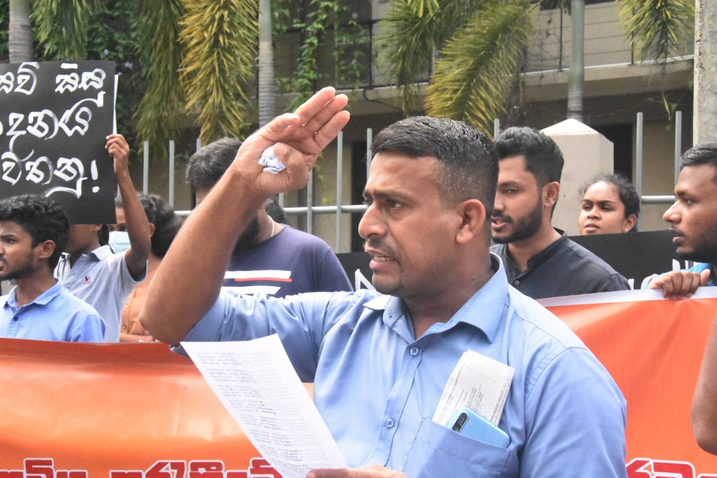 ත්රස්ත පනත අහෝසි කරන්නැයි ආචාර්යවරු සහ සිසුන් ඉල්ලති ත්රස්ත පනත අහෝසි කරන්නැයි ආචාර්යවරු සහ සිසුන් ඉල්ලති