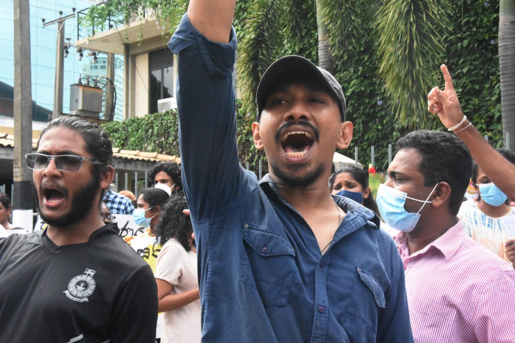 ත්රස්ත පනත අහෝසි කරන්නැයි ආචාර්යවරු සහ සිසුන් ඉල්ලති ත්රස්ත පනත අහෝසි කරන්නැයි ආචාර්යවරු සහ සිසුන් ඉල්ලති