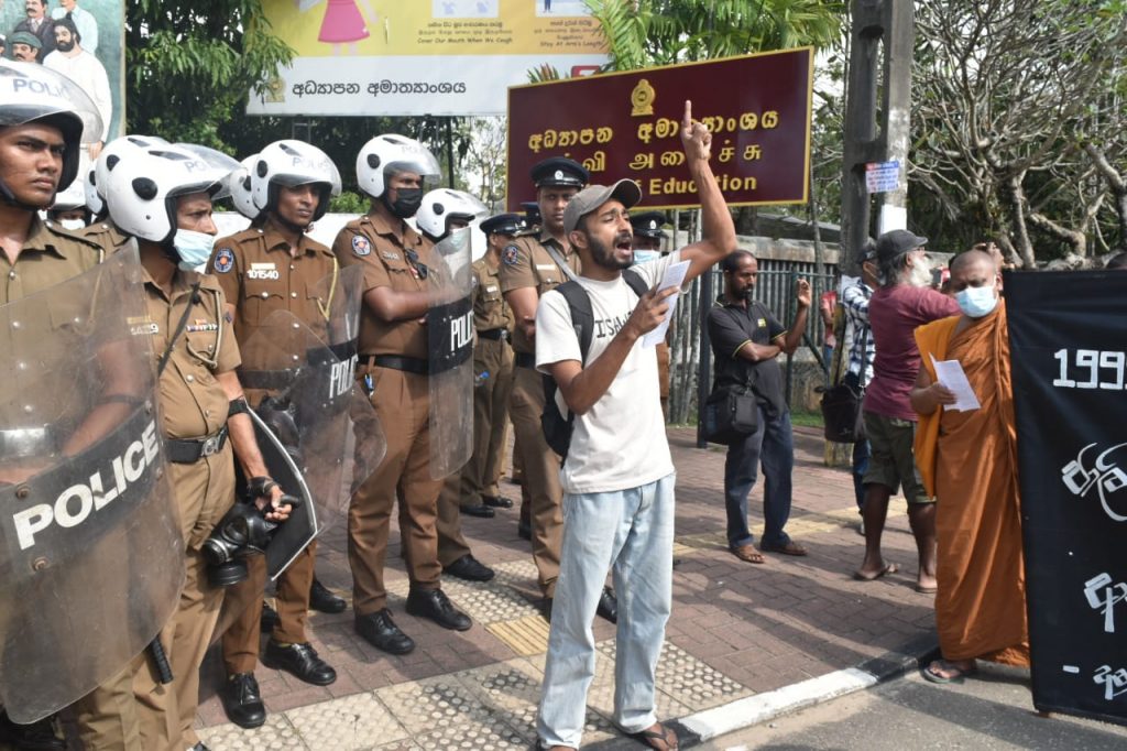 සිසු අධ්‍යාපනය කඩාකප්පල් නොකරන්නැයි ආණ්ඩුවට එරෙහිව විරෝධය පාති