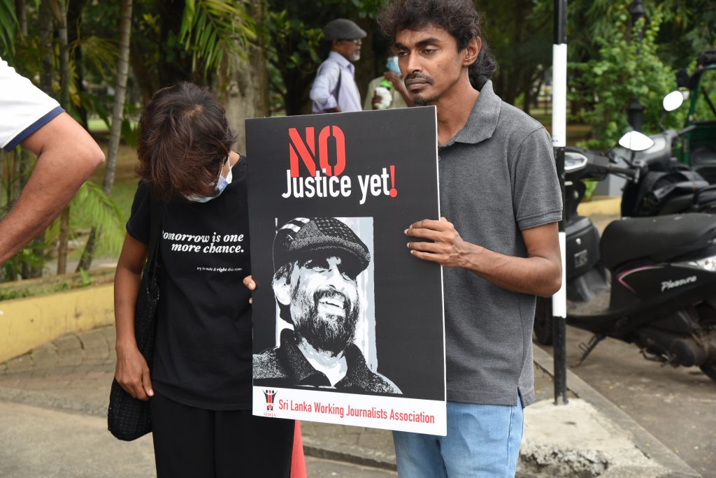 ධනපති ආණ්ඩු ඝාතනය කළ මාධ්‍යවේදීන් සමරති !