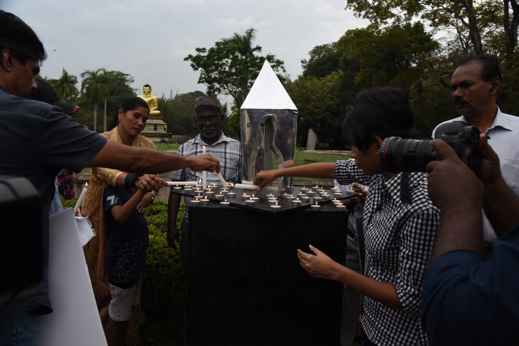 ධනපති ආණ්ඩු ඝාතනය කළ මාධ්‍යවේදීන් සමරති !