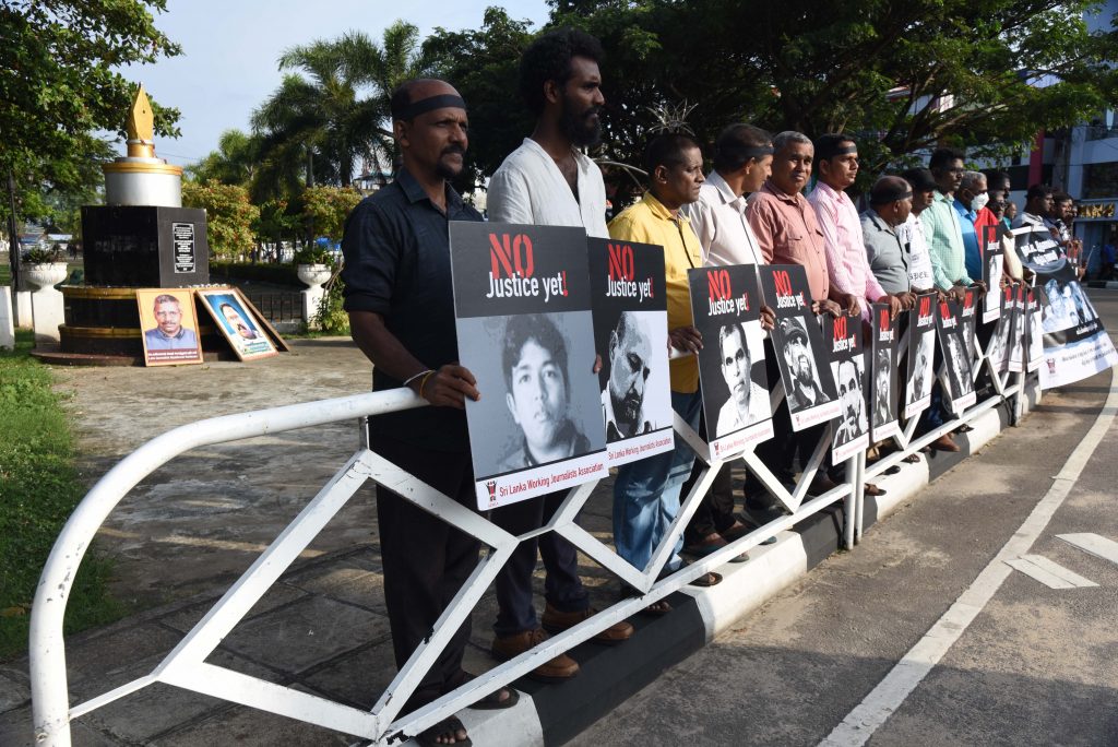 නැගෙනහිර සහ දකුණ යා කළ මාධ්ය සැමරුම නැගෙනහිර සහ දකුණ යා කළ මාධ්ය සැමරුම