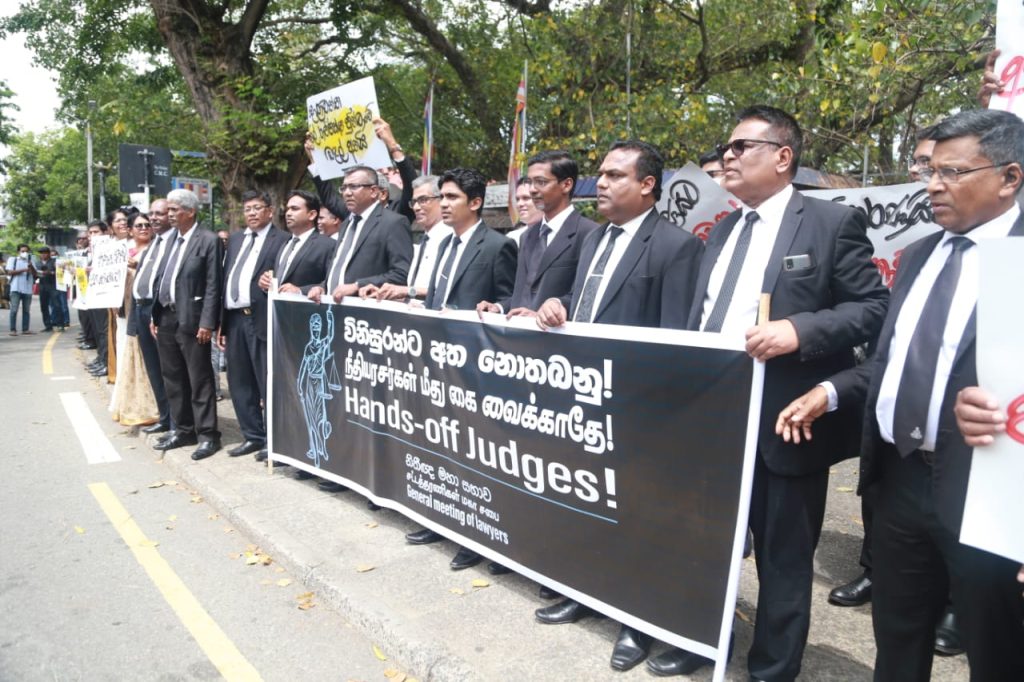 අධිකරණයට අත නොතබන්නැයි නීතිඥවරු ඉල්ලති