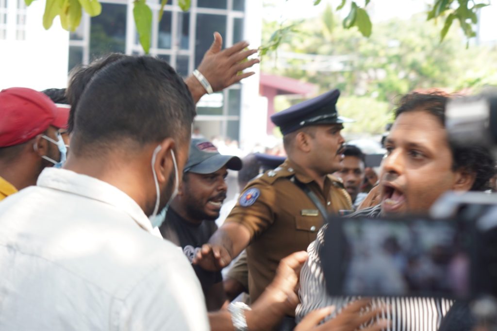 මුල්ලිවයික්කාල් සැමරුමට සිංහල බෞද්ධ ස්වෝත්තමවාදී මැරයෝ හරස් වෙති මුල්ලිවයික්කාල් සැමරුමට සිංහල බෞද්ධ ස්වෝත්තමවාදී මැරයෝ හරස් වෙති