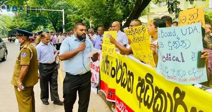 මාර්ග සංවර්ධන අධිකාරියේ 11,000 කට අධික සේවකයෝ වර්ජනය කරති