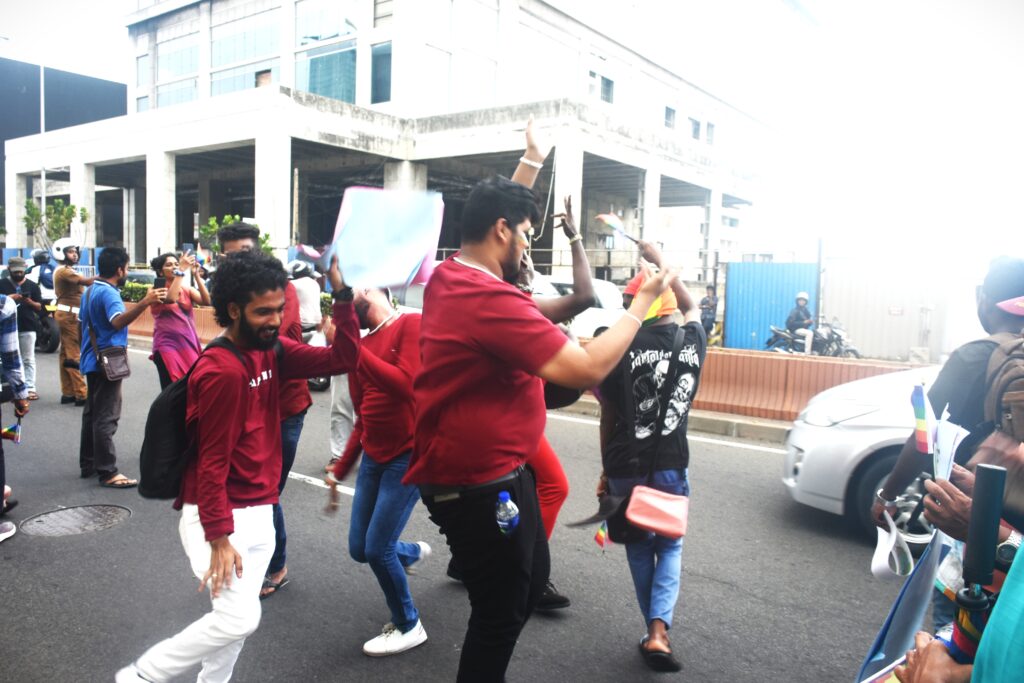 ලංකාවේ සමසිරි ප්රජාව වරණවත් පාගමනකින් ජාත්යන්තර දිනය සමරති ලංකාවේ සමසිරි ප්රජාව වරණවත් පාගමනකින් ජාත්යන්තර දිනය සමරති