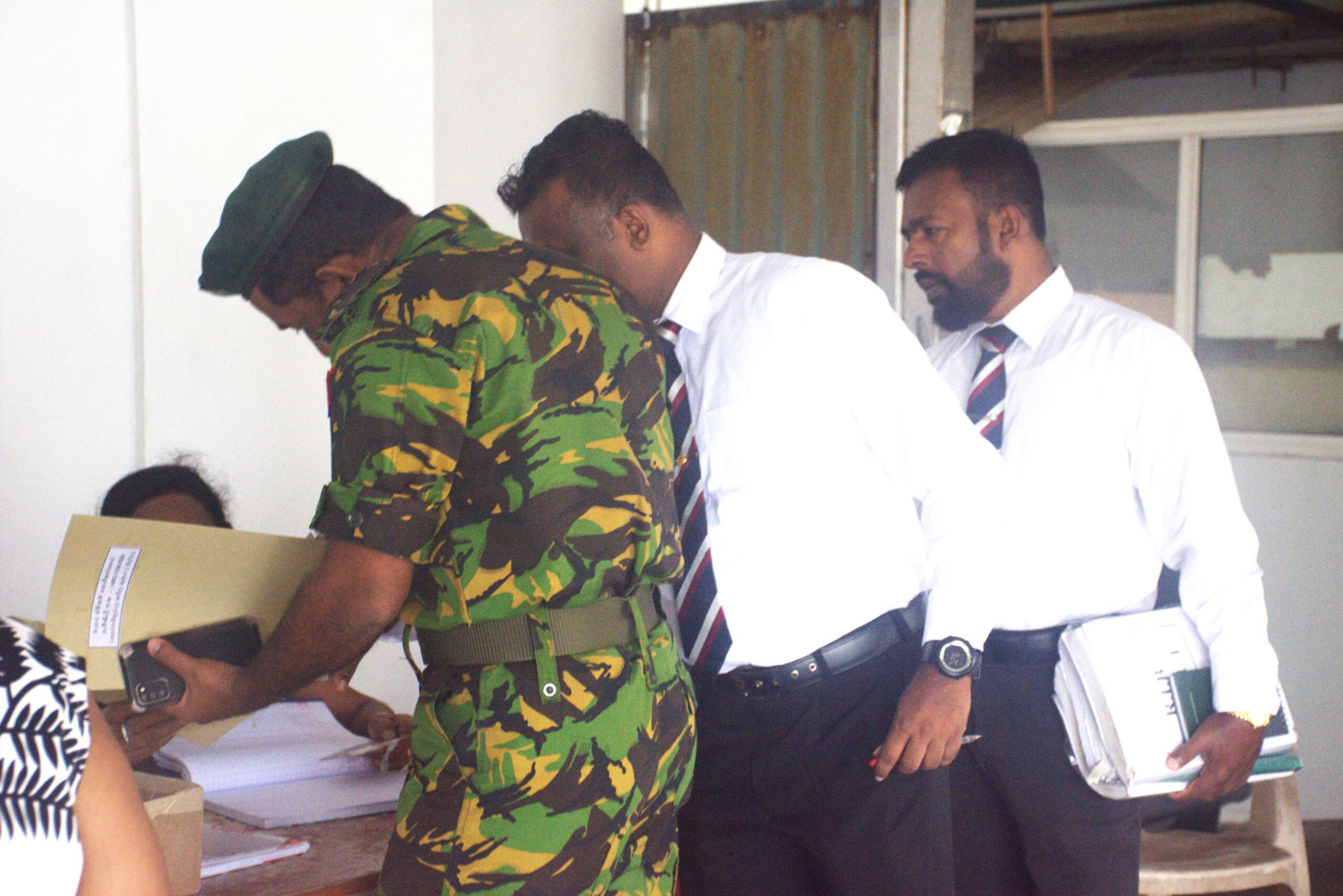 කපිල කුමාර පැහැරගෙන අතුරුදන් කර තබා ගත් STF නිලධාරීන්ව මානව හිමිකම් කොමිසම් සභාවට කැදවයි කපිල කුමාර පැහැරගෙන අතුරුදන් කර තබා ගත් STF නිලධාරීන්ව මානව හිමිකම් කොමිසම් සභාවට කැදවයි