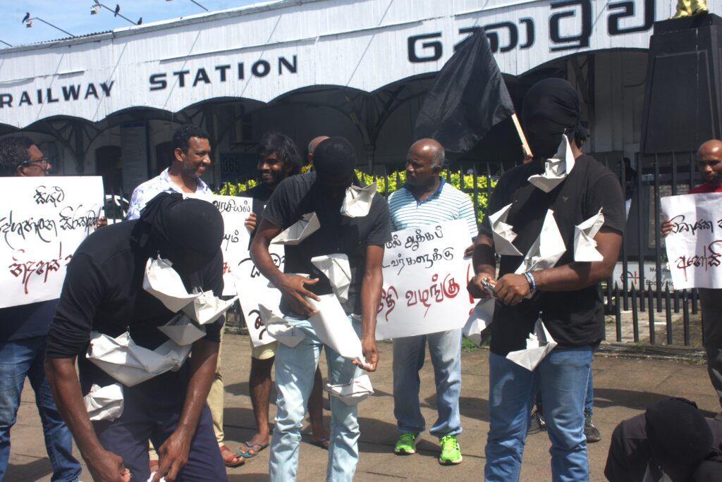 ගාලුමුවදොර අරගලයට වසර දෙකයි! ගාලුමුවදොර අරගලයට වසර දෙකයි!