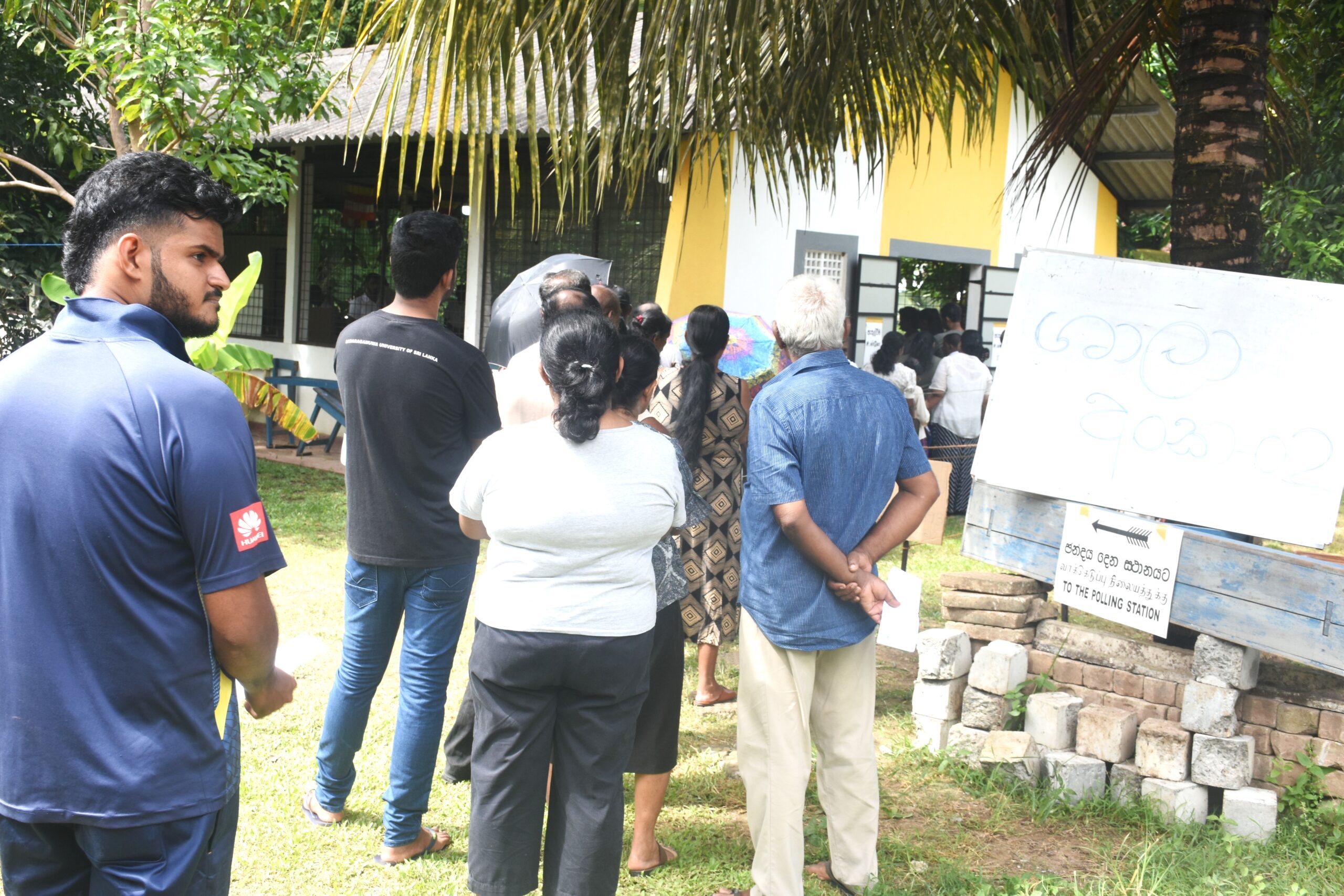 නමවන ජනාධිපතිවරයා තෝරා ගැනිමේ ජන්ද විසීම් ඇරඹේ නමවන ජනාධිපතිවරයා තෝරා ගැනිමේ ජන්ද විසීම් ඇරඹේ