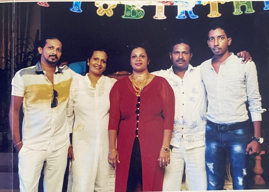 සොත්ති උපාලිගේ පුතෙකු යැයි පෙනී සිටිමින් රාජපක්ෂ රේජිමයේ අපරාධ මෙහෙවන චමිල සුරේක නිදැල්ලේ සොත්ති උපාලිගේ පුතෙකු යැයි පෙනී සිටිමින් රාජපක්ෂ රේජිමයේ අපරාධ මෙහෙවන චමිල සුරේක නිදැල්ලේ