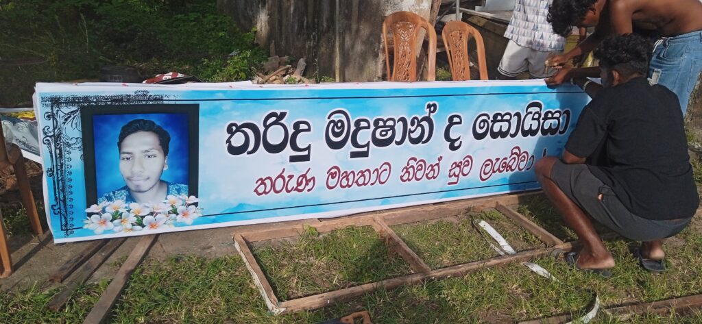 කොස්ගොඩ පොලිසිය පුනරුත්ථාපනයට රැගෙන ගිය තරුණයා ගෙදර ආවේ මිනී පෙට්ටියෙන් කොස්ගොඩ පොලිසිය පුනරුත්ථාපනයට රැගෙන ගිය තරුණයා ගෙදර ආවේ මිනී පෙට්ටියෙන්