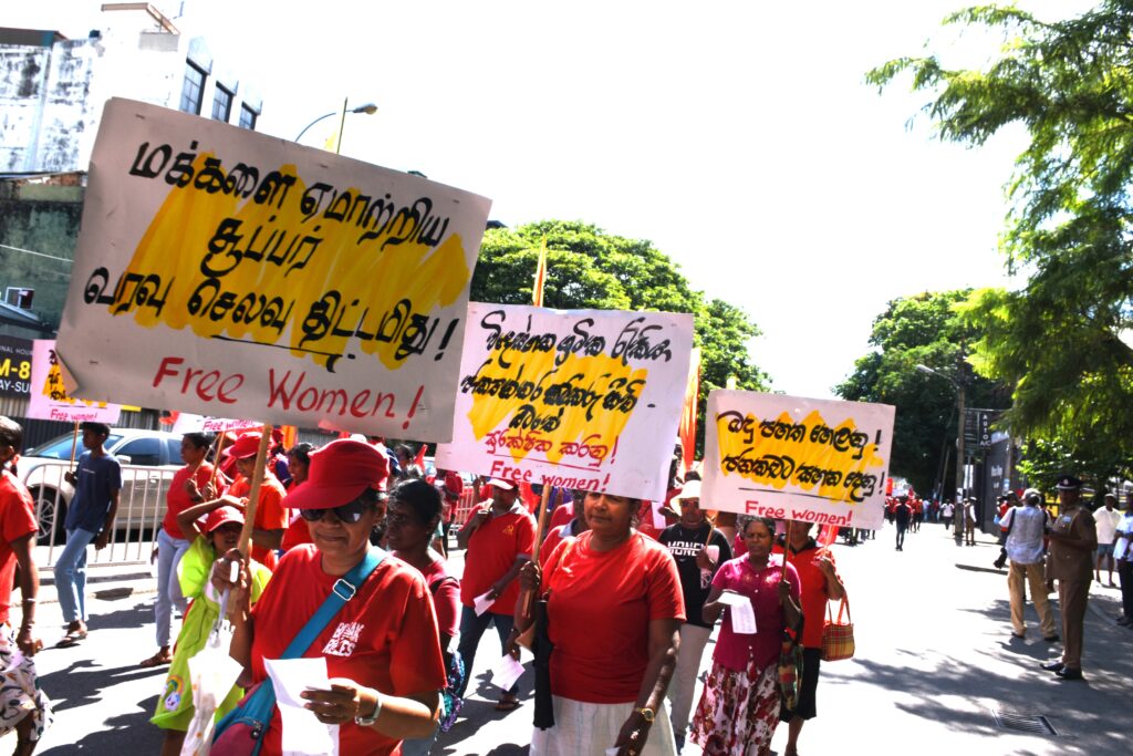 රතු මැයි දිනය - දම්,කොළ ,නිල් සහ කහ ධනපතියොත් සමරති