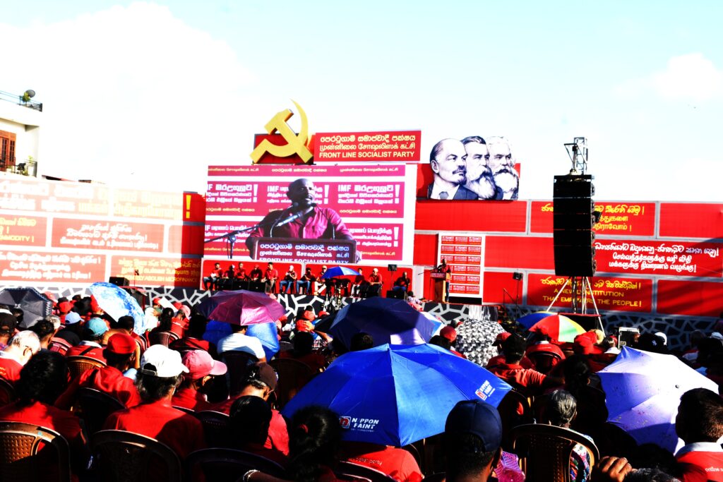 රතු මැයි දිනය - දම්,කොළ ,නිල් සහ කහ ධනපතියොත් සමරති