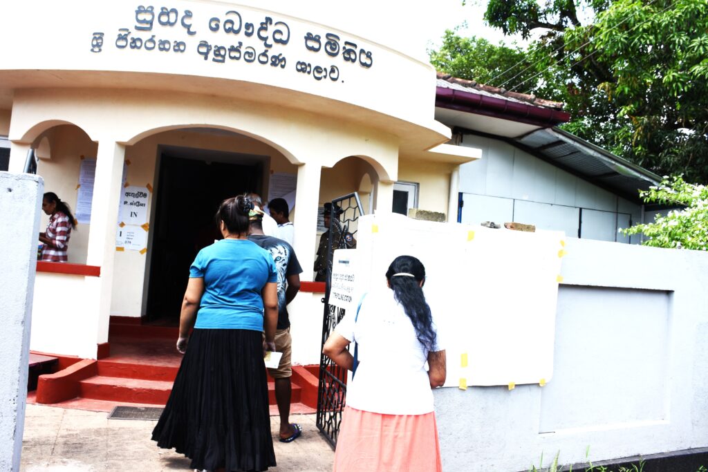 මහජනතාව අතර ජන්ද දැමීමේ උනන්දු අඩු වී ඇත මහජනතාව අතර ජන්ද දැමීමේ උනන්දු අඩු වී ඇත