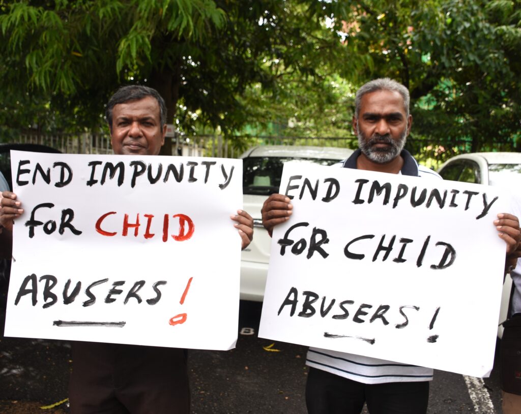 අම්ෂී දැරීයට යුක්තිය ඉටු කරන්නැයි මහජනයා ඉල්ලති ! අම්ෂී දැරීයට යුක්තිය ඉටු කරන්නැයි මහජනයා ඉල්ලති !