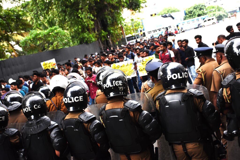 සම සෞඛ්ය උපාධිධාරීන් කුසලතා පදනම මත බදවා ගන්නැයි අන්තරය පෙළපාලි යයි සම සෞඛ්ය උපාධිධාරීන් කුසලතා පදනම මත බදවා ගන්නැයි අන්තරය පෙළපාලි යයි