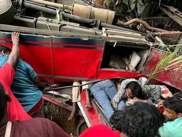 ගැරඩිඇල්ල බස් අනතුර-මානව ජීවිත නොතකන ධනවාදයේ නග්නභාවය හෙලිකරයි ගැරඩිඇල්ල බස් අනතුර-මානව ජීවිත නොතකන ධනවාදයේ නග්නභාවය හෙලිකරයි