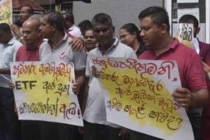 අයවැයෙන් රජයේ සේවකයන්ගේ මුලික වැටුප වැඩි කළ ද සේනිභාඅමයේ සේවකයන්ගේ මුලික වැටුප 20.000 අඩු වෙලා