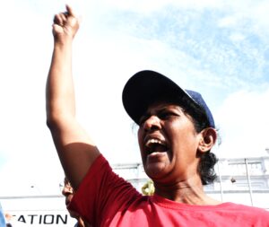 බත් පතට - වඩා බරයි බඩගින්නට -ගහපු බද්ද පොත් මිටිය - වඩා බරයි ඉගෙනිමට -ගහපු බද්ද