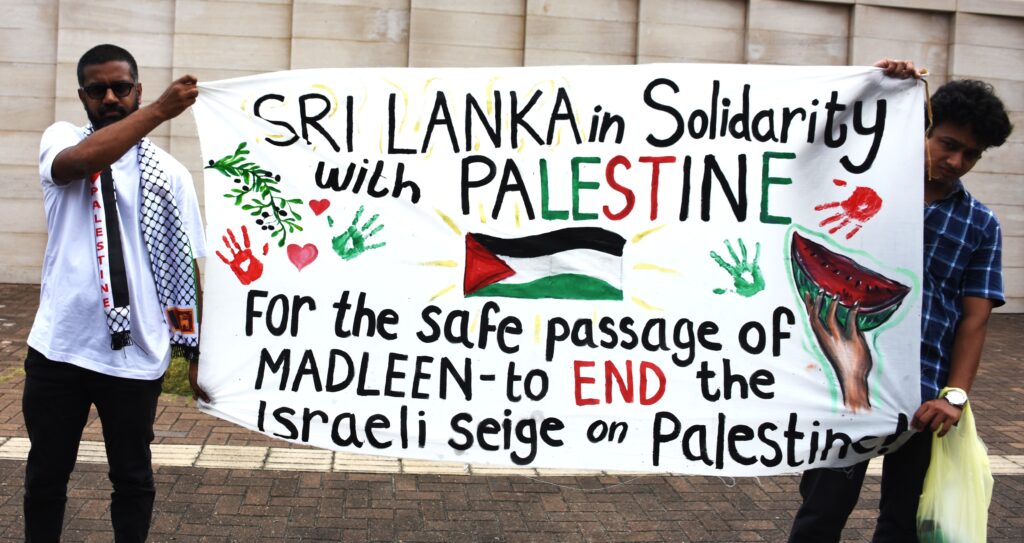 එපා එපා -යුද්ධය එපා, ලෝකෙට තව - යුද්ධ එපා , ගසාවේ -සංහාරය ,නතර කරව් -යුද්ධය එපා එපා එපා -යුද්ධය එපා, ලෝකෙට තව - යුද්ධ එපා , ගසාවේ -සංහාරය ,නතර කරව් -යුද්ධය එපා