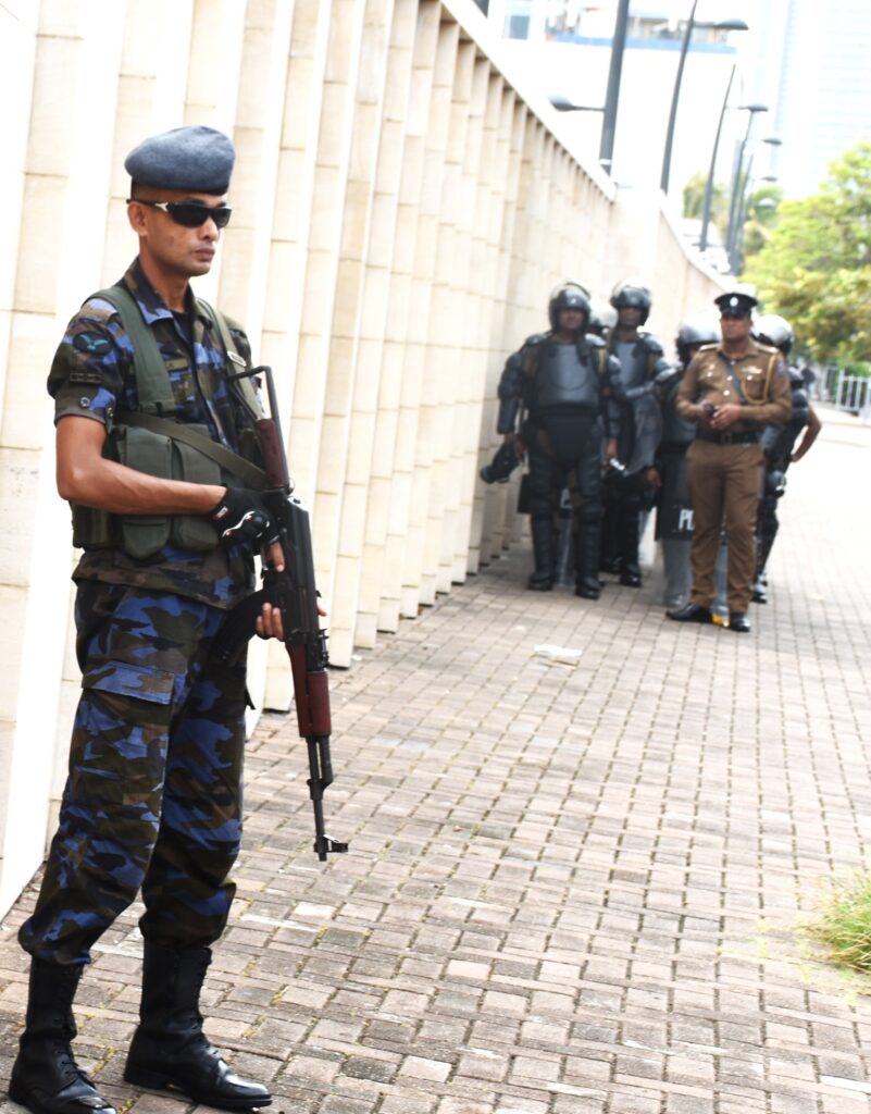 එපා එපා -යුද්ධය එපා, ලෝකෙට තව - යුද්ධ එපා , ගසාවේ -සංහාරය ,නතර කරව් -යුද්ධය එපා එපා එපා -යුද්ධය එපා, ලෝකෙට තව - යුද්ධ එපා , ගසාවේ -සංහාරය ,නතර කරව් -යුද්ධය එපා