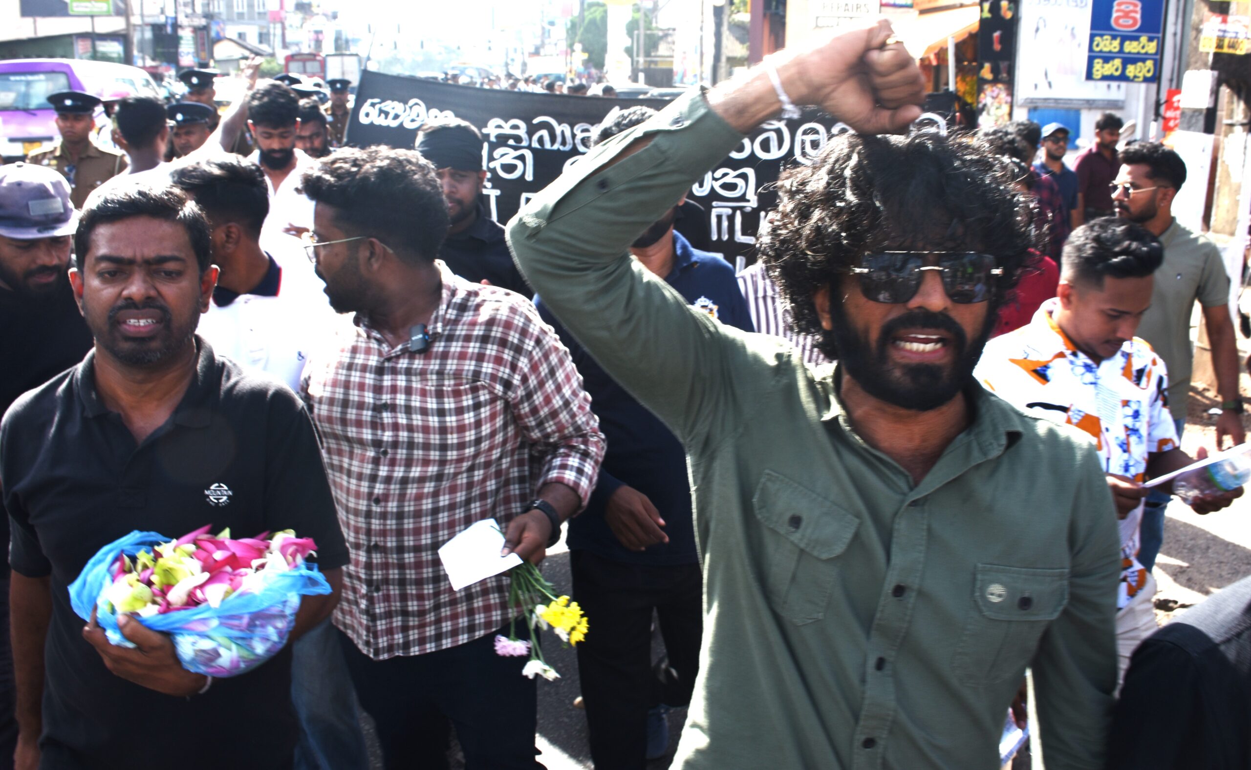 යෞවන සමාජ තරුණ තරුණියන් ජාජබ /ජවිපෙ ආණ්ඩුව සම්බන්ධයෙන් මතු කරන අනතුරේ දිග පළල DSC_3083