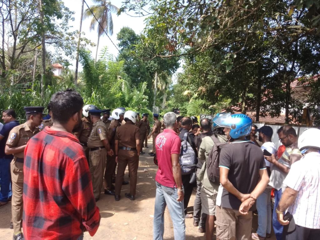 ජවිපෙ/ජාජබ ආන්ඩුවේ මැරයෝ පෙසප පක්ෂ කාර්යාලයක් අත්කර ගැනීමට ප්රචන්ඩත්වය යොදා ගනිති ජවිපෙ/ජාජබ ආන්ඩුවේ මැරයෝ පෙසප පක්ෂ කාර්යාලයක් අත්කර ගැනීමට ප්රචන්ඩත්වය යොදා ගනිති