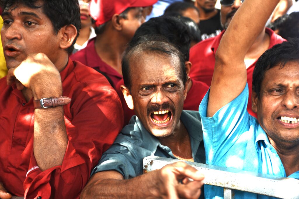 ජනාධිපති අනුර දිසානයක හොරෙක් , පුළුවන් නම් නඩු දමන්නැයි උදය ගම්මන්පිල අභියෝග කරයි !