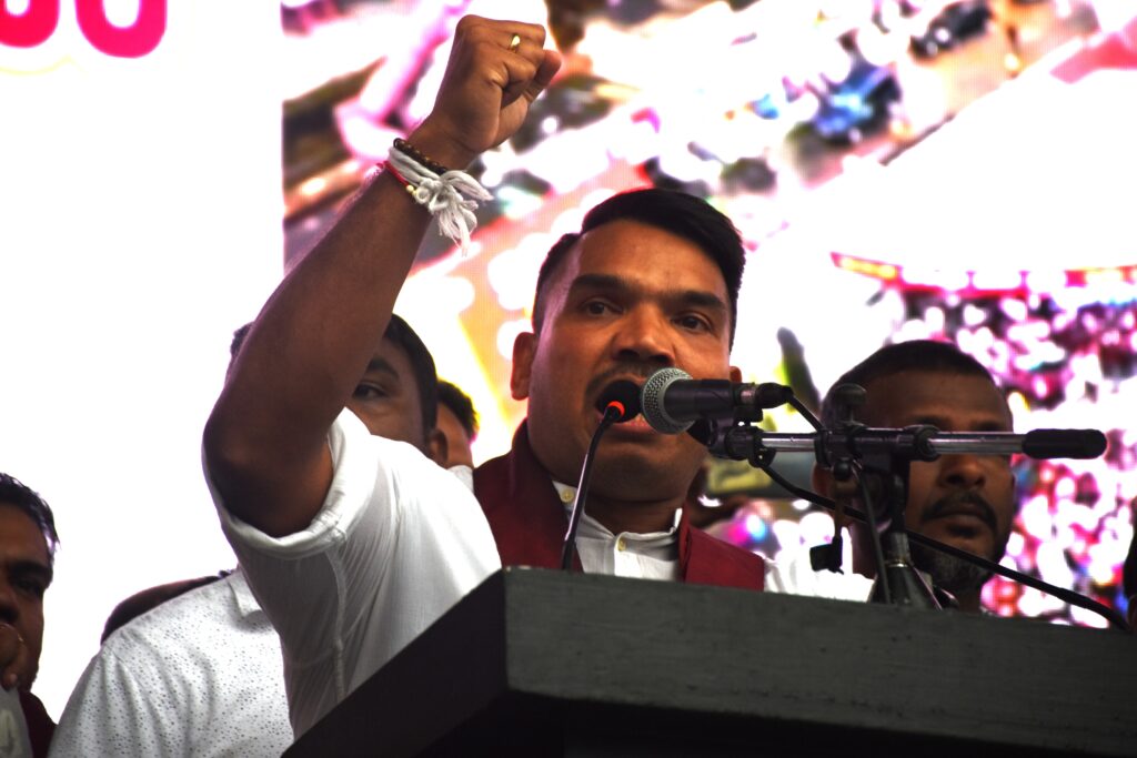 ජනාධිපති අනුර දිසානයක හොරෙක් , පුළුවන් නම් නඩු දමන්නැයි උදය ගම්මන්පිල අභියෝග කරයි !